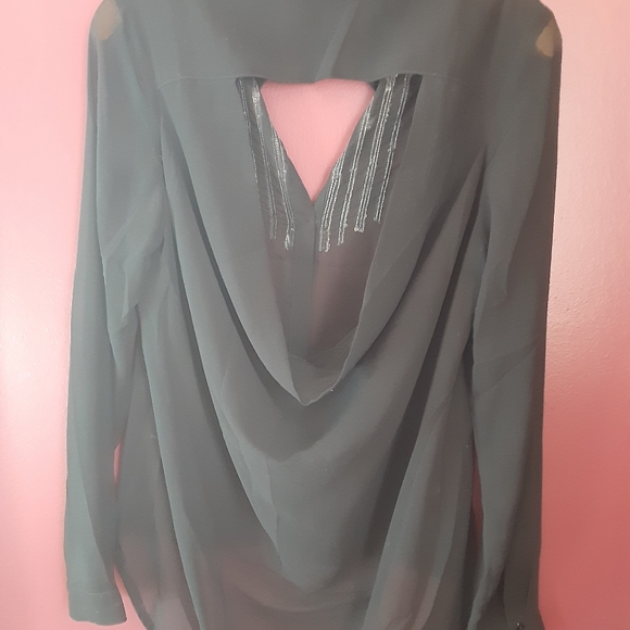 ❤️2/$25❤️ Black BACKLESS see through SEQUIN long sleeve top - Picture 4 of 5